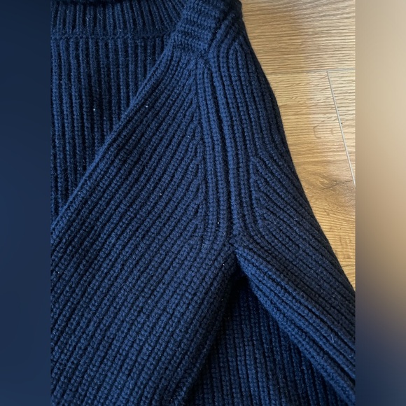 Jenni Kayne Cashmere Turtleneck Sweater NWT - color Navy - size M / Medium - Picture 8 of 15